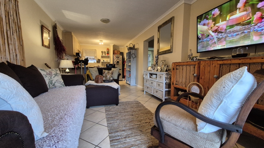 2 Bedroom Property for Sale in Whispering Pines Western Cape